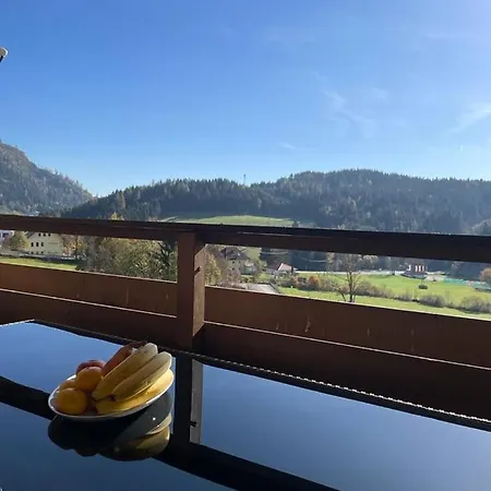 Weinapartment St. Urban דירה